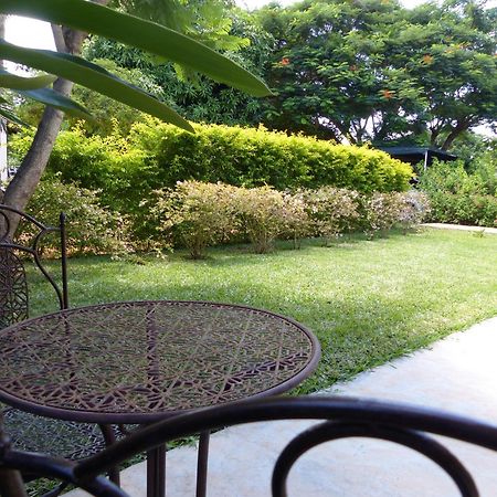 Ancha'S Oasis Hotel มาปูโต ภายนอก รูปภาพ